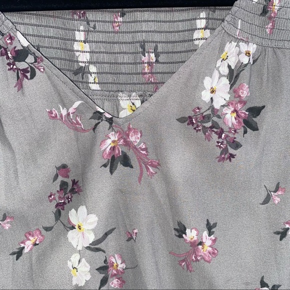 Torrid Gray Blouse With Pink/ White Flower Print - Picture 4 of 9